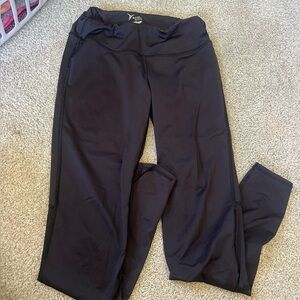 Athletic leggings with zipper pocket and reflective detailing